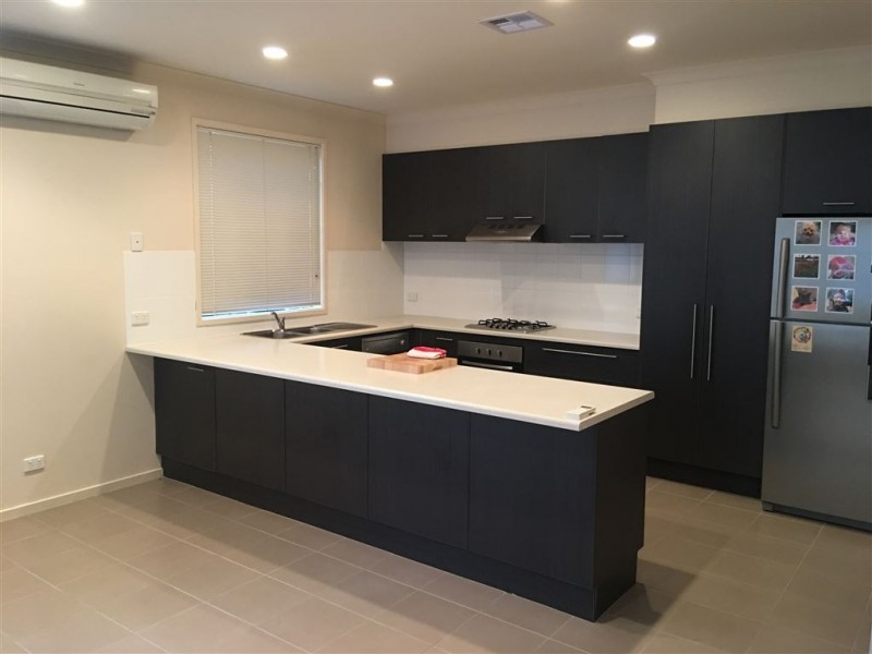 10 Petrel Circuit, Pakenham VIC 3810