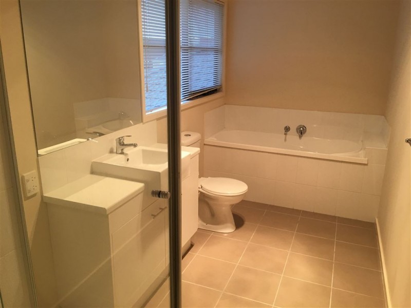 10 Petrel Circuit, Pakenham VIC 3810