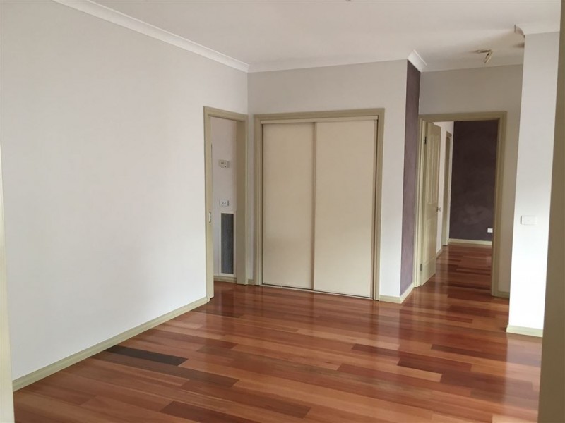 2/ 13 Kilvington Court, Berwick VIC 3806