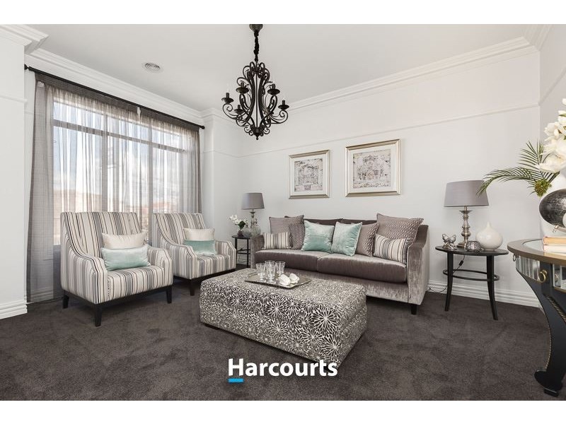 27 Newbridge Boulevard, Clyde North VIC 3978