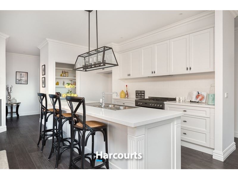 27 Newbridge Boulevard, Clyde North VIC 3978