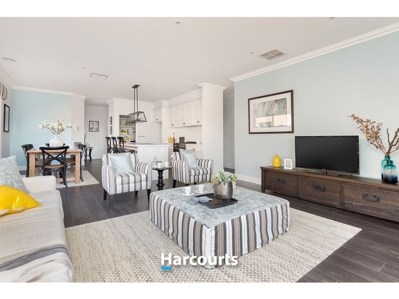 27 Newbridge Boulevard, Clyde North VIC 3978