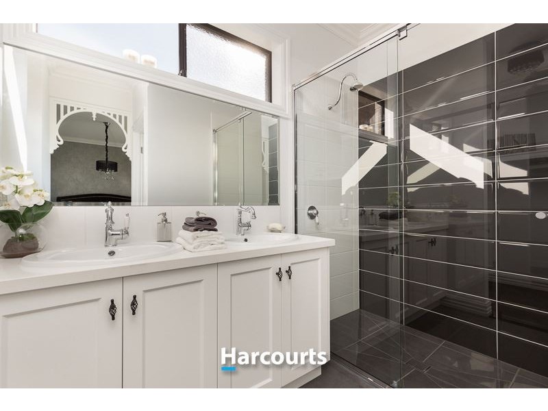 27 Newbridge Boulevard, Clyde North VIC 3978