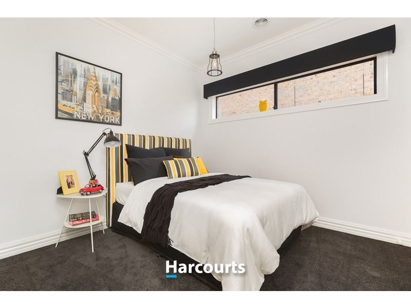 27 Newbridge Boulevard, Clyde North VIC 3978