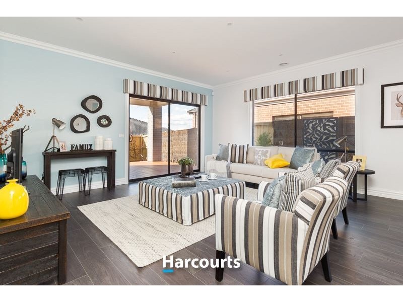 27 Newbridge Boulevard, Clyde North VIC 3978