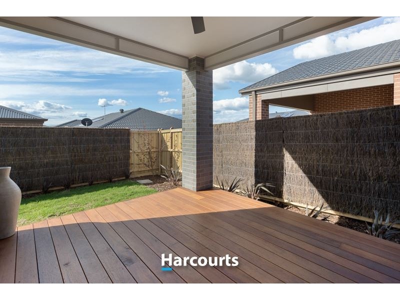 27 Newbridge Boulevard, Clyde North VIC 3978