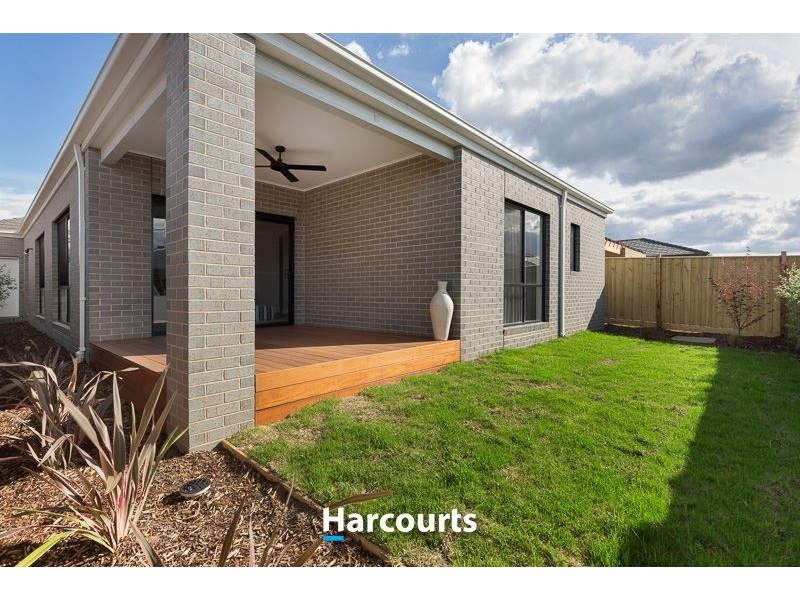 27 Newbridge Boulevard, Clyde North VIC 3978