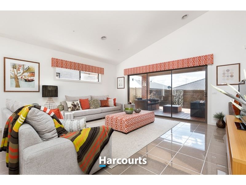 29 Newbridge Boulevard, Clyde North VIC 3978