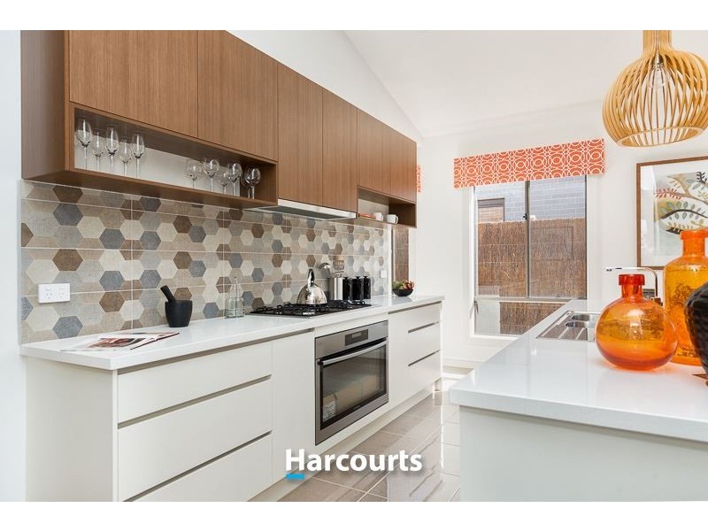 29 Newbridge Boulevard, Clyde North VIC 3978