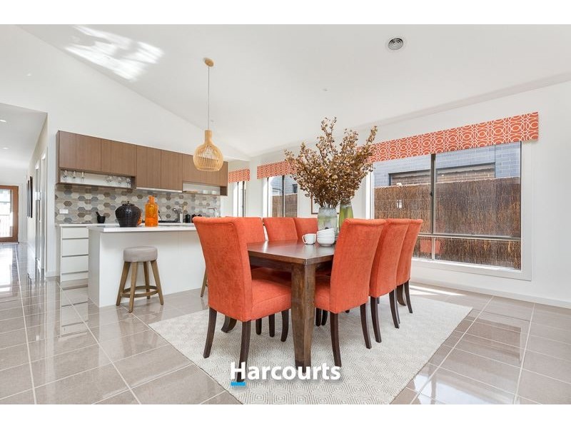 29 Newbridge Boulevard, Clyde North VIC 3978