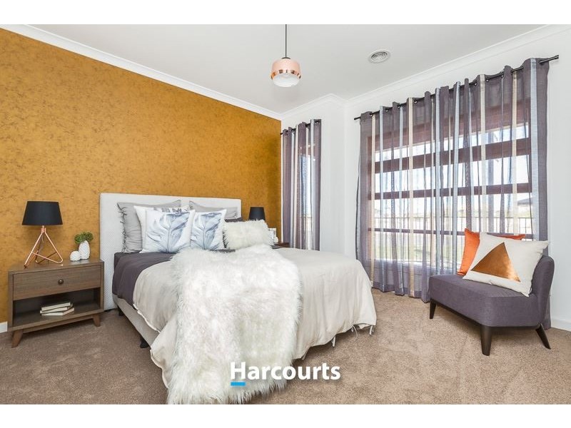 29 Newbridge Boulevard, Clyde North VIC 3978