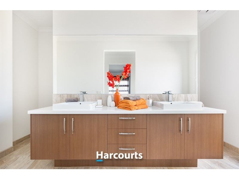 29 Newbridge Boulevard, Clyde North VIC 3978