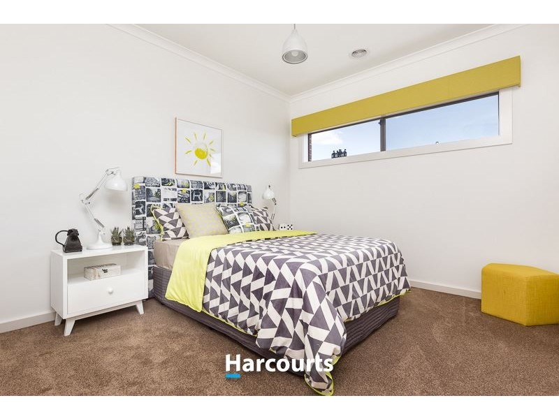 29 Newbridge Boulevard, Clyde North VIC 3978