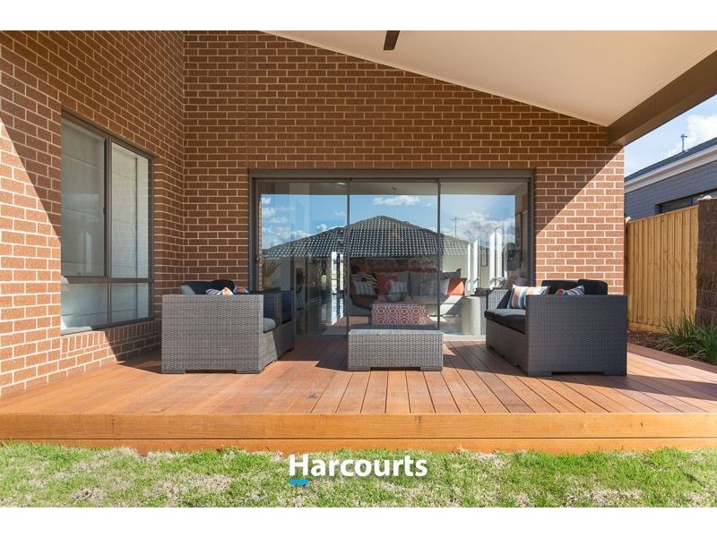 29 Newbridge Boulevard, Clyde North VIC 3978