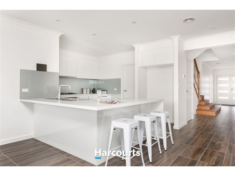 22 Hollingrove Avenue, Clyde North VIC 3978