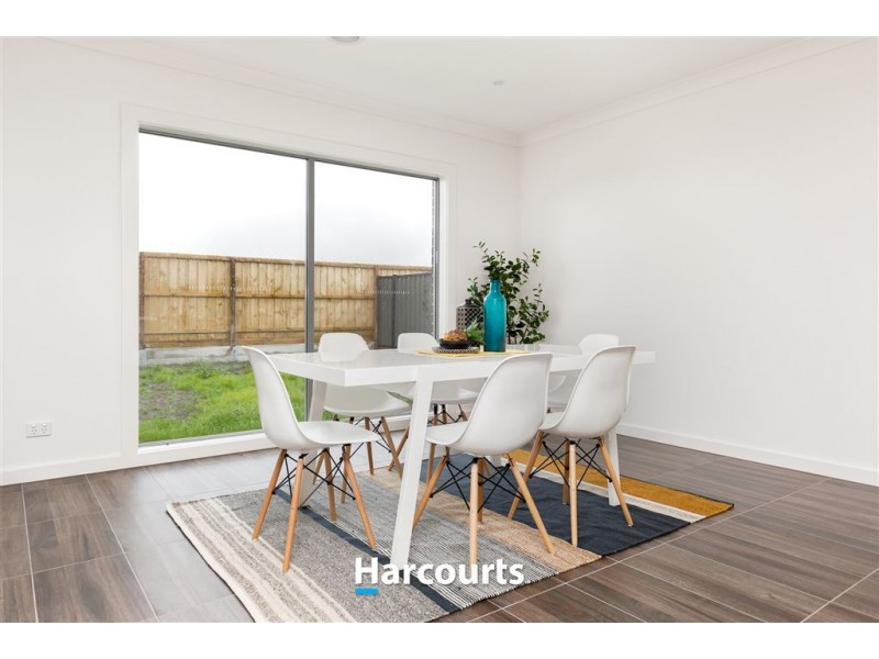 22 Hollingrove Avenue, Clyde North VIC 3978