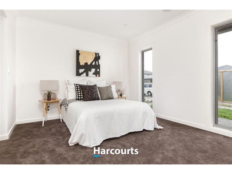 22 Hollingrove Avenue, Clyde North VIC 3978