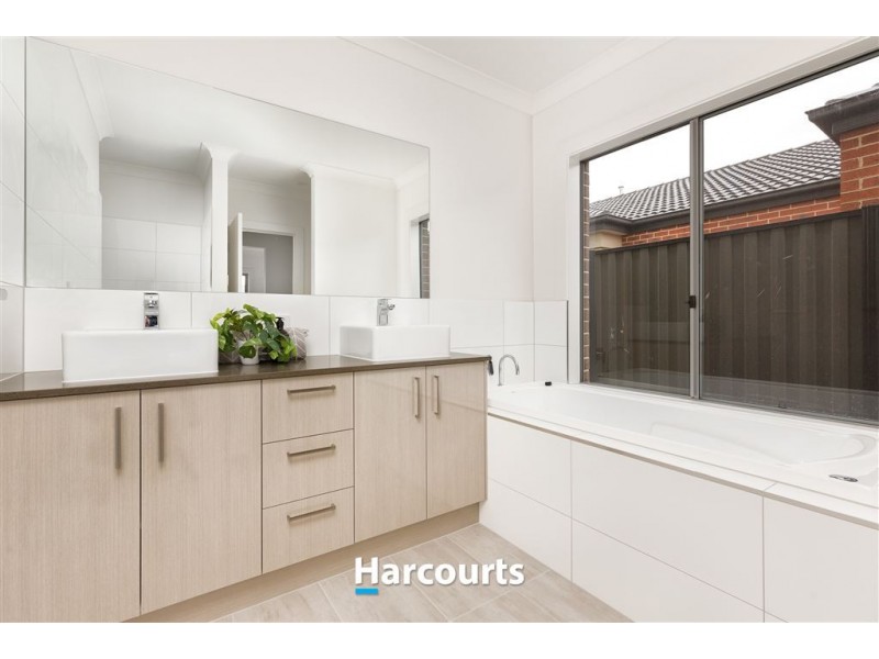 22 Hollingrove Avenue, Clyde North VIC 3978