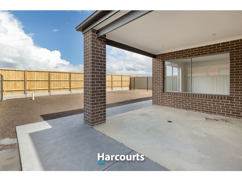 22 Hollingrove Avenue, Clyde North VIC 3978