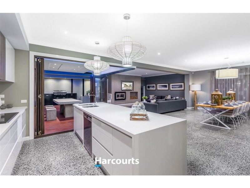 11 Flowerbloom Crescent, Clyde North VIC 3978