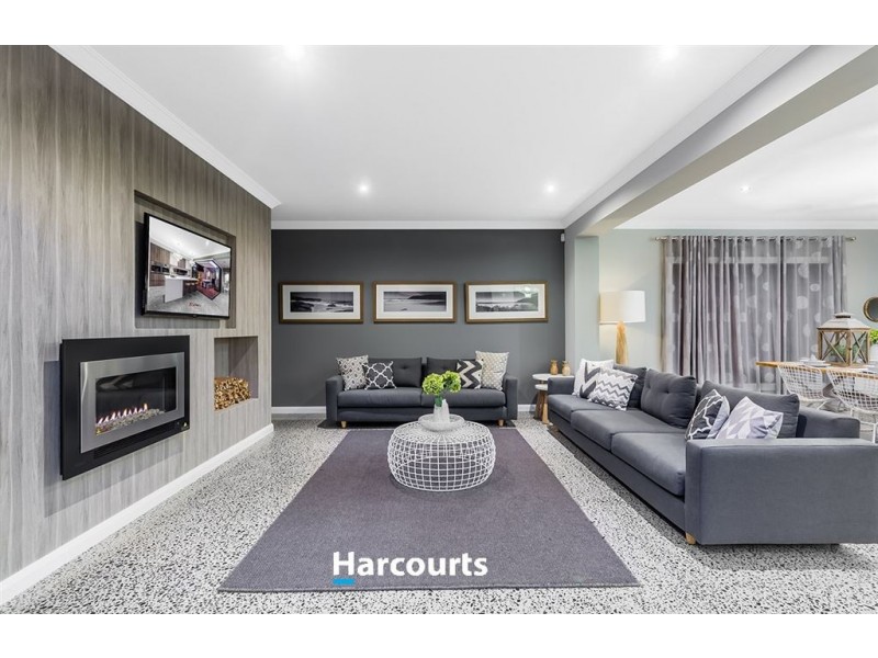 11 Flowerbloom Crescent, Clyde North VIC 3978