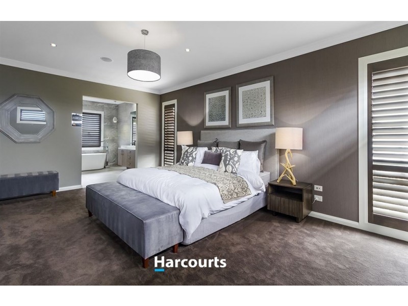 11 Flowerbloom Crescent, Clyde North VIC 3978