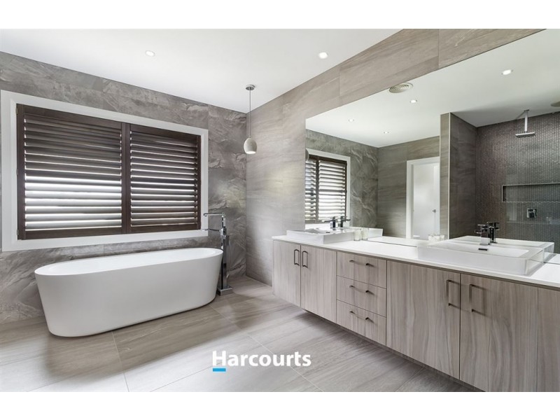 11 Flowerbloom Crescent, Clyde North VIC 3978