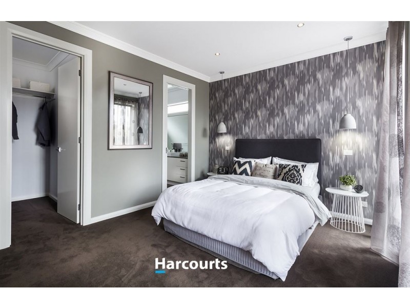 11 Flowerbloom Crescent, Clyde North VIC 3978