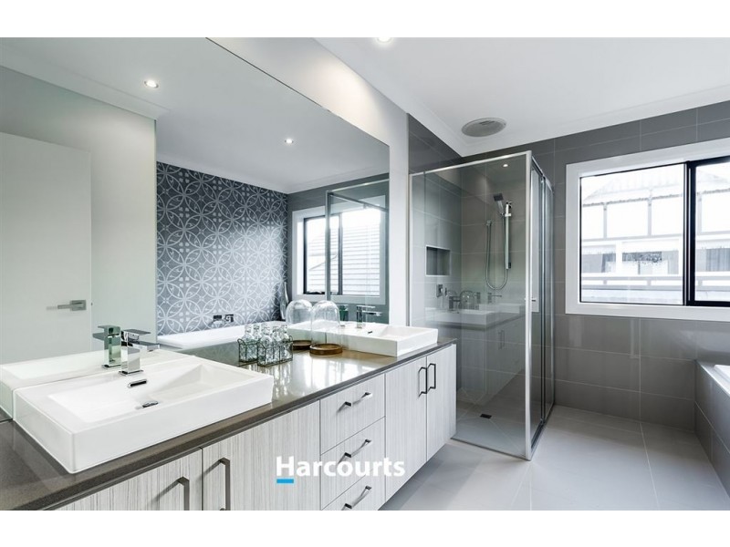 11 Flowerbloom Crescent, Clyde North VIC 3978