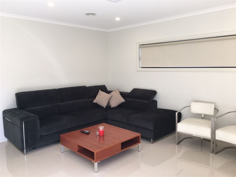 48 Elmtree Crescent, Clyde North VIC 3978