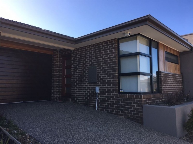 48 Elmtree Crescent, Clyde North VIC 3978