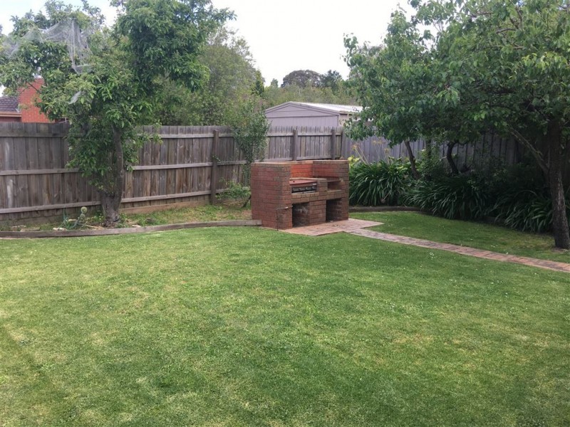 17 Coniston Avenue, Berwick VIC 3806