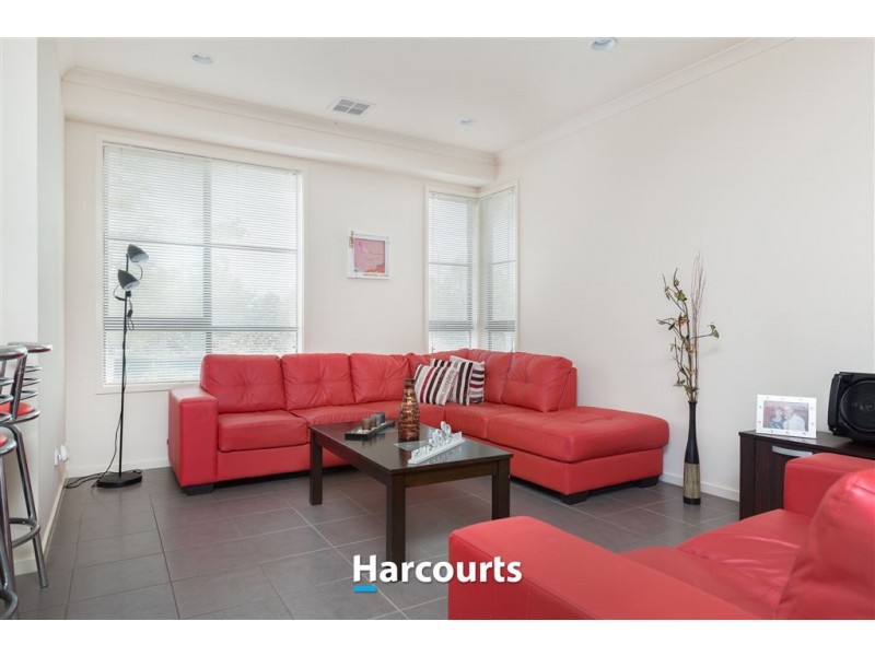 8 Petrel Circuit, Pakenham VIC 3810