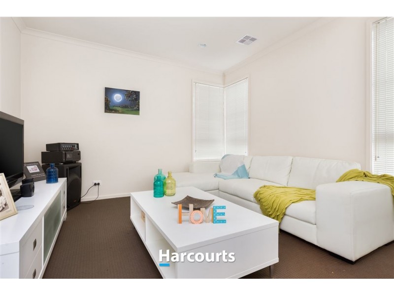 8 Petrel Circuit, Pakenham VIC 3810