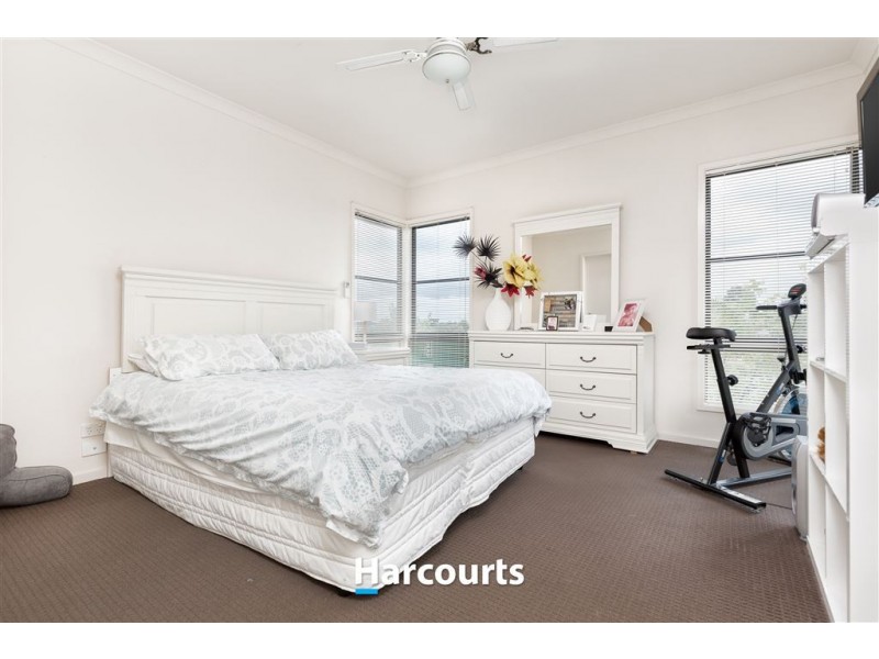 8 Petrel Circuit, Pakenham VIC 3810