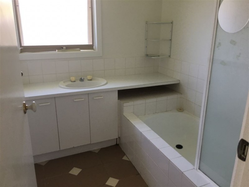 29 Warren Close, Narre Warren VIC 3805