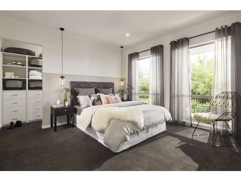 24 Welsh Crescent, Clyde North VIC 3978