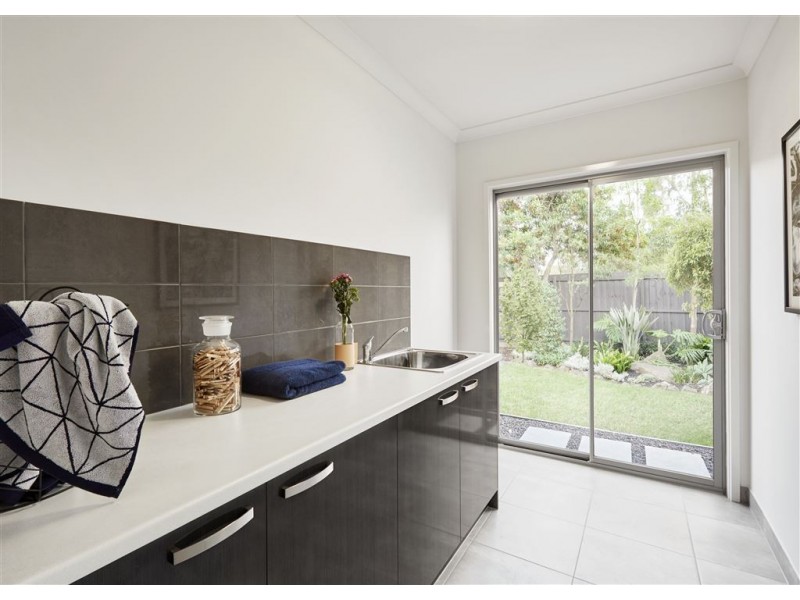 24 Welsh Crescent, Clyde North VIC 3978