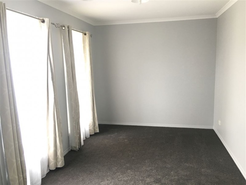 17 Glenn Erin Way, Berwick VIC 3806