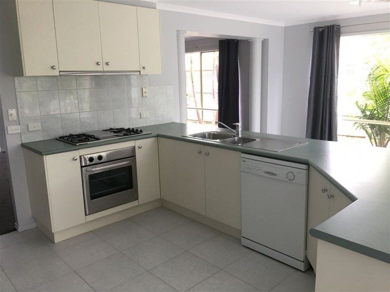 17 Glenn Erin Way, Berwick VIC 3806