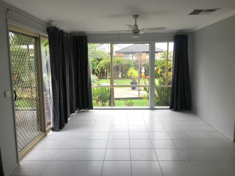 17 Glenn Erin Way, Berwick VIC 3806