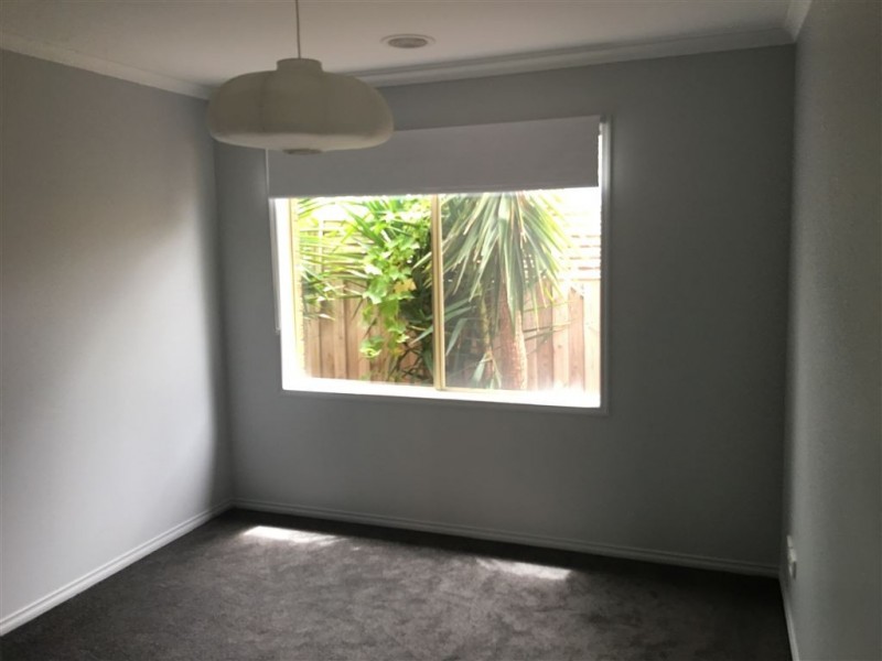 17 Glenn Erin Way, Berwick VIC 3806