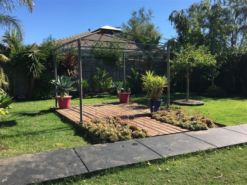 17 Glenn Erin Way, Berwick VIC 3806