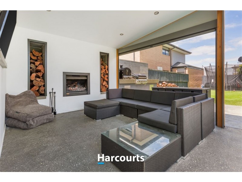 9 Serene Way, Clyde North VIC 3978