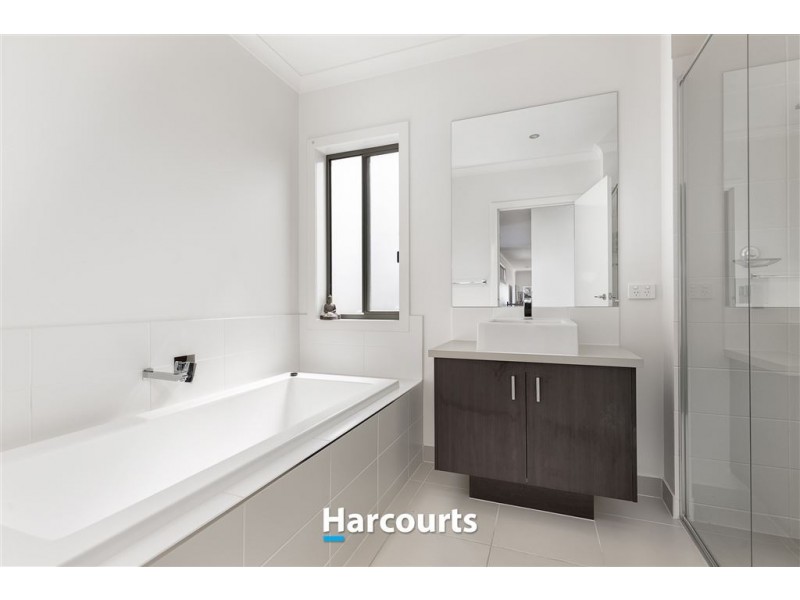 9 Serene Way, Clyde North VIC 3978