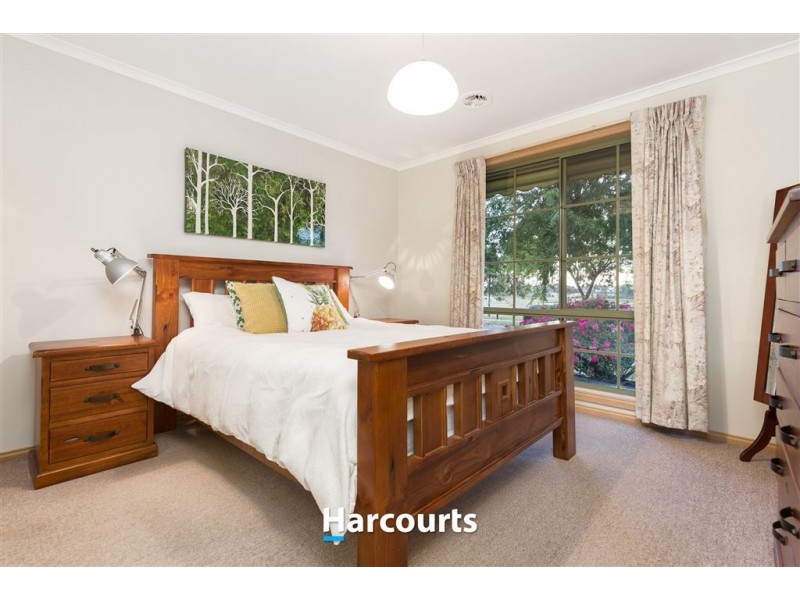 64 Lake View Drive, Narre Warren South VIC 3805