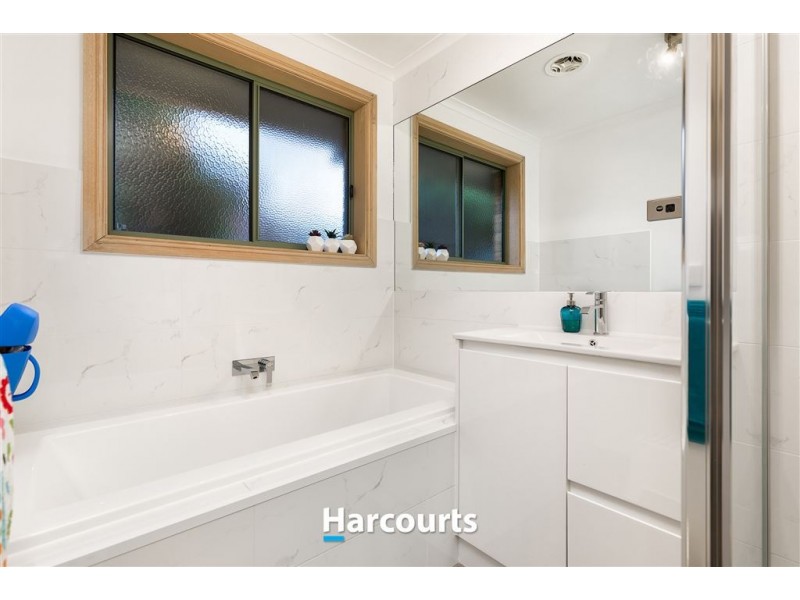 64 Lake View Drive, Narre Warren South VIC 3805