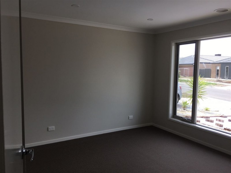 3 Almondbank Road, Cranbourne East VIC 3977