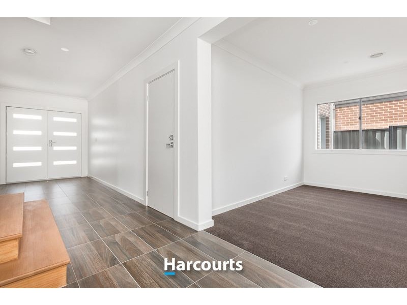 22 Hollingrove Avenue, Clyde North VIC 3978