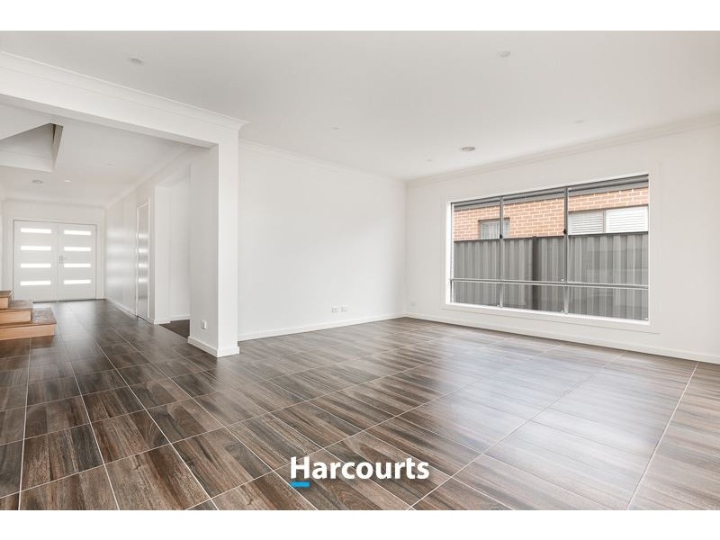 22 Hollingrove Avenue, Clyde North VIC 3978